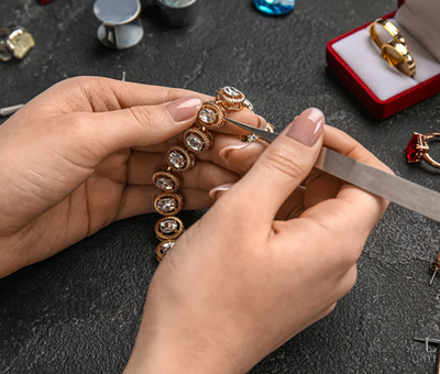 The Art of Layering Jewelry: A Guide to Effortless Elegance
