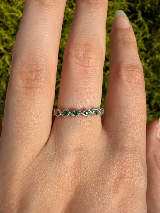 18K White Gold Emerald Band Ring