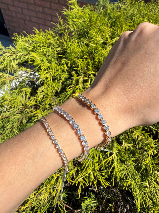 Yellow Gold Bezel-Set Round Diamond Tennis Bracelet