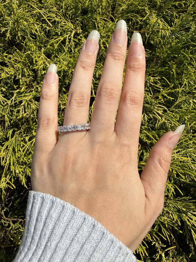 2.12 CTW Lab-Grown Alternating Emerald & Pear Diamond Wedding Band