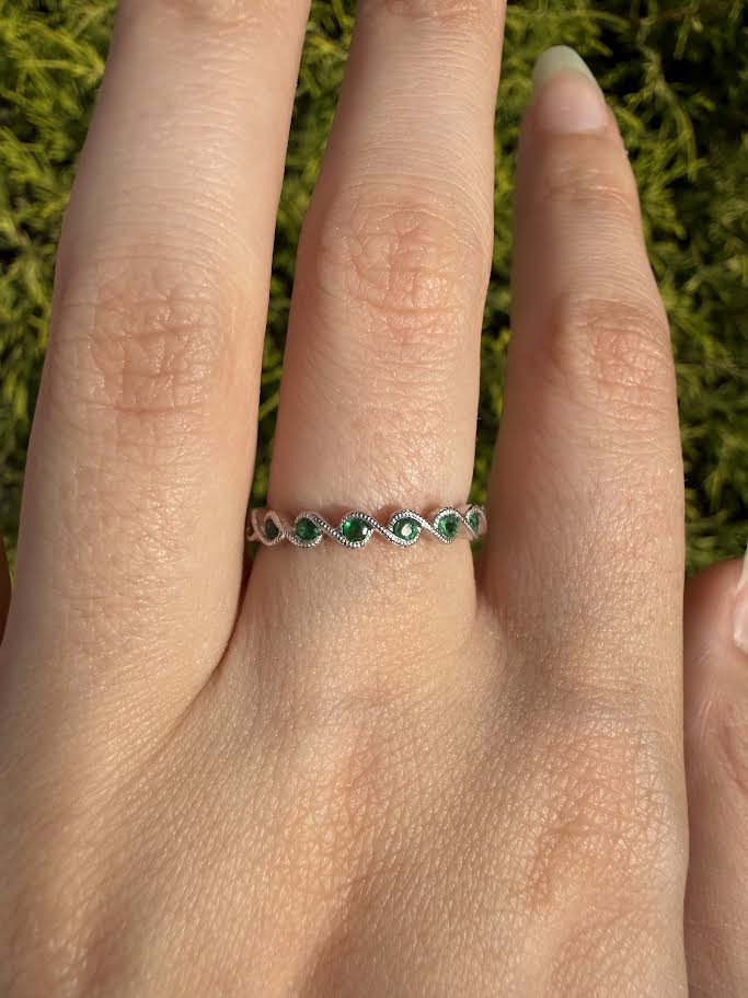 18K White Gold Emerald Band Ring
