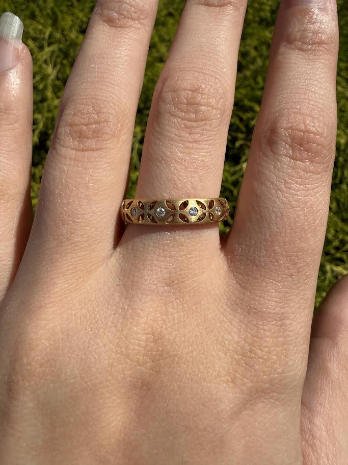 18K Floral Die-Cut Diamond Accented Fashion Eternity Band