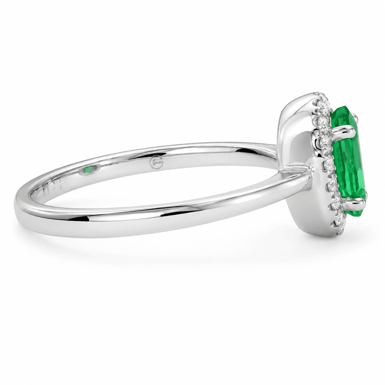 18K White Gold Oval Emerald Diamond Halo Ring
