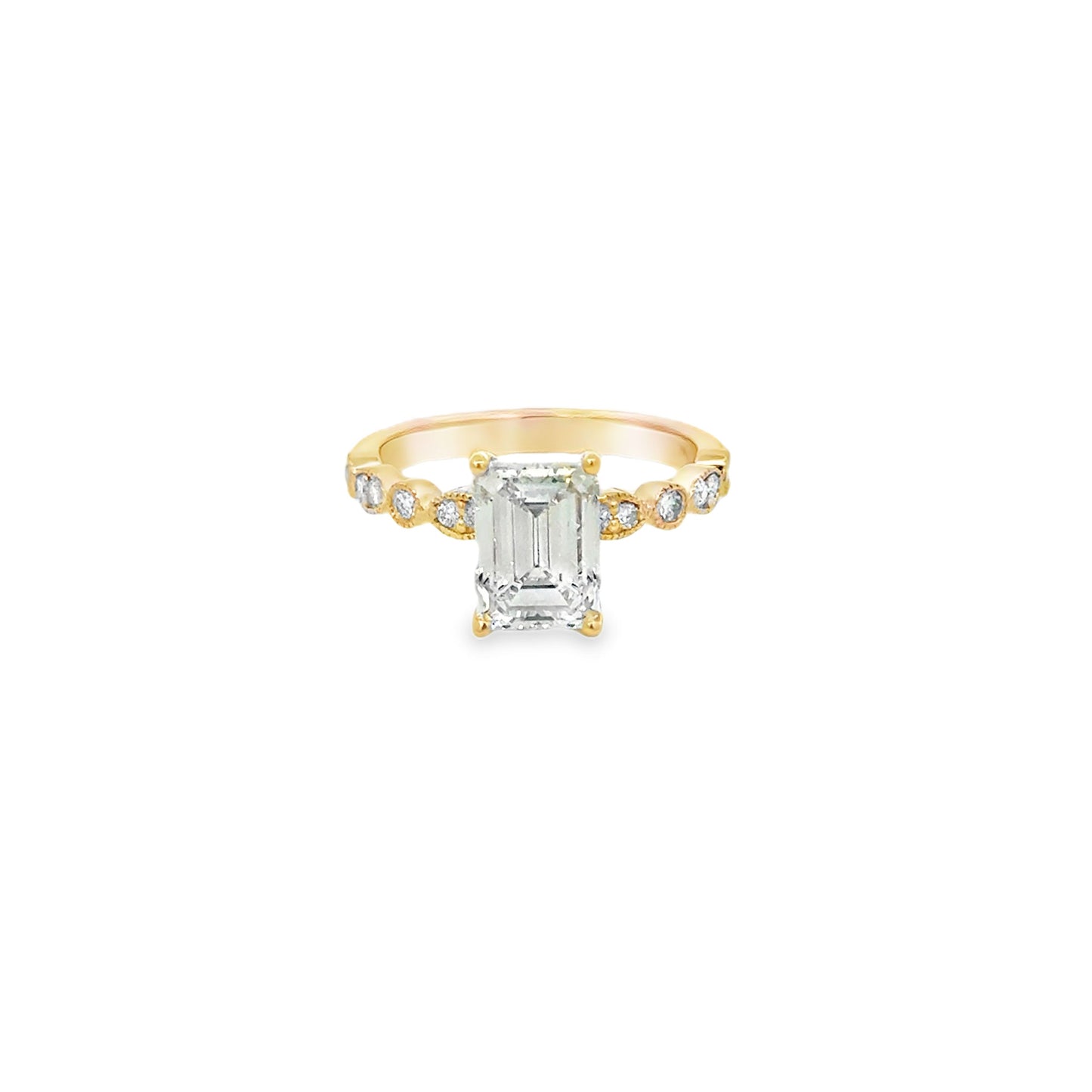 14K YG EM DIA ENG RING WITH ROUND SIDE STONES