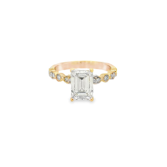 14K YG EM DIA ENG RING WITH ROUND SIDE STONES