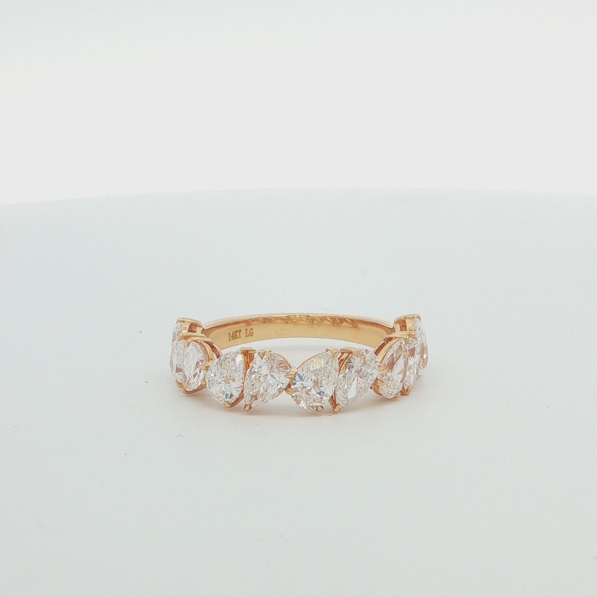 LG: 14K YG 2.63 CTTW PEAR SHAPED LAB DIA VVS-VS WEDDING BAND SIZE 7