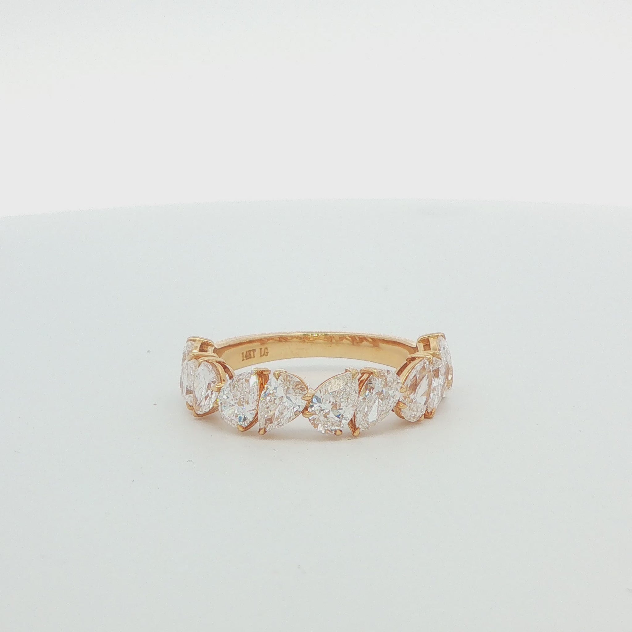 LG: 14K YG 2.63 CTTW PEAR SHAPED LAB DIA VVS-VS WEDDING BAND SIZE 7