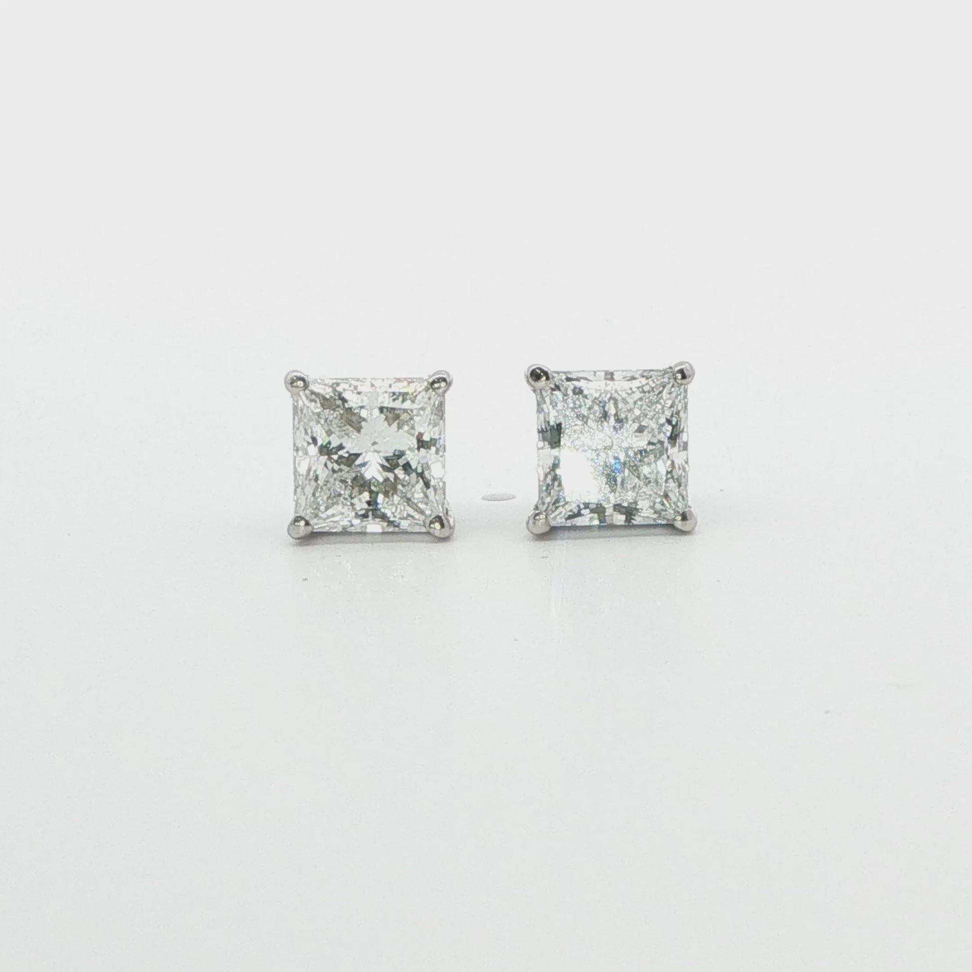 Lab-Grown Diamond Stud Earrings 