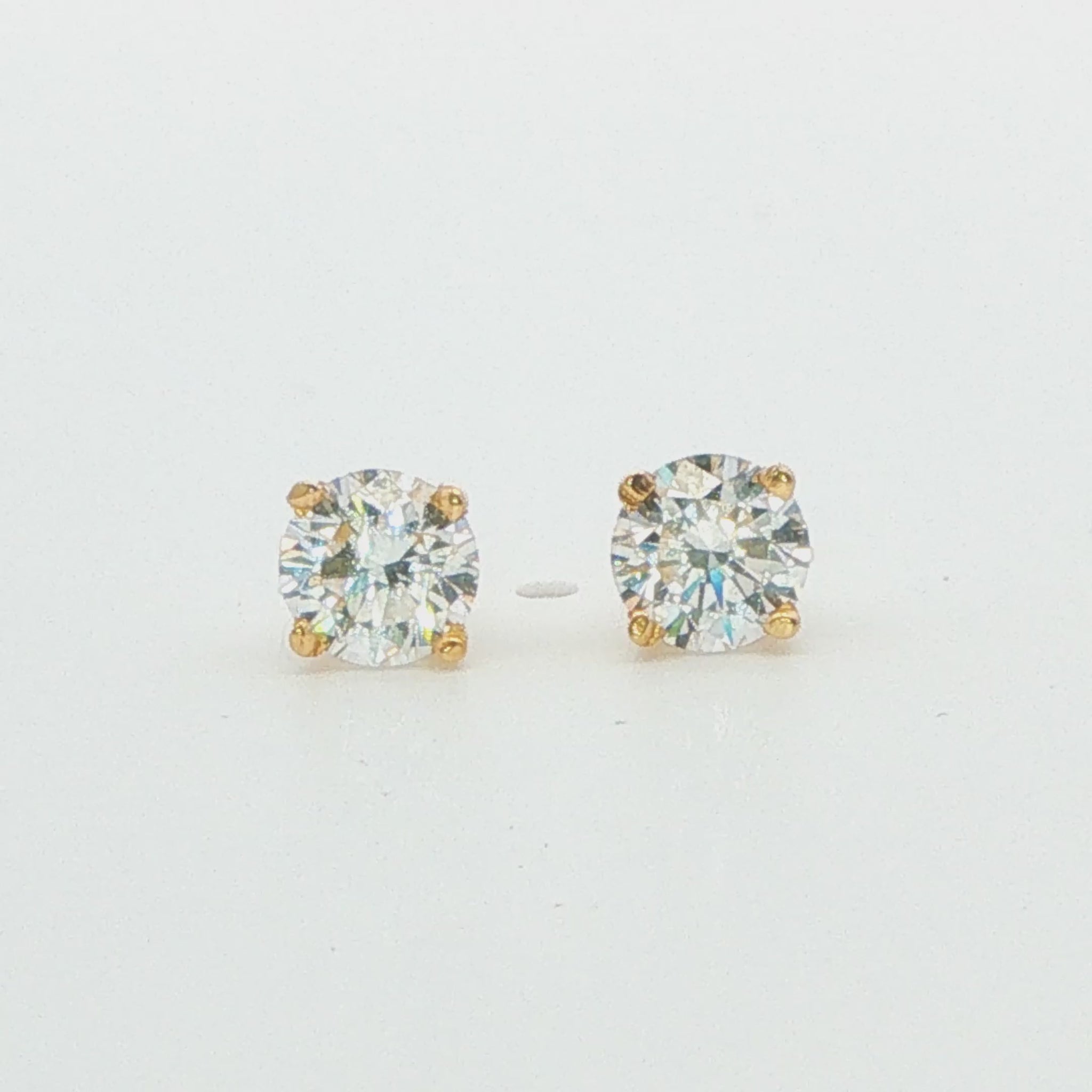LG : 18K WG .82 CTTW LAB GROWN STUD